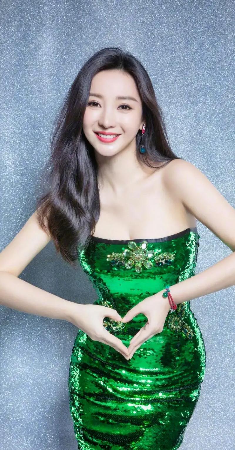 可以说,柳岩是身材和行为有着强烈反差的女艺人之一.