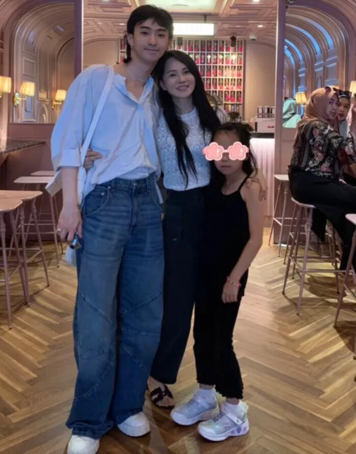 好优秀伊能静自曝小哈利提前修完学分从纽约大学导演系毕业