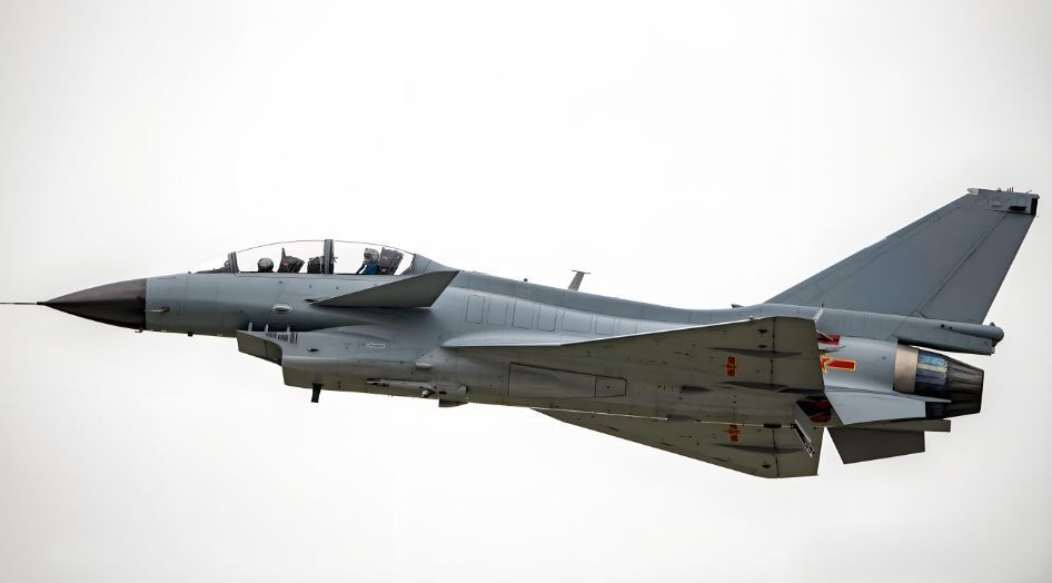 美国人发现:中国重型双座战斗机塑造空战优势,美军却在自废武功