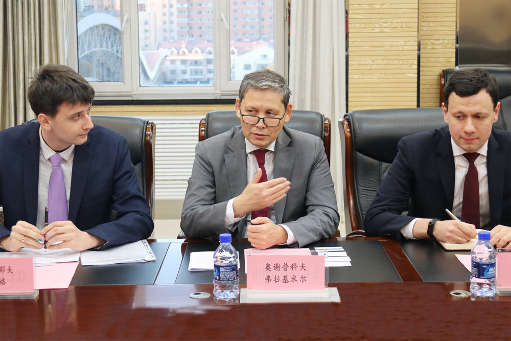 俄罗斯驻哈尔滨总领事奥谢普科夫大乌苏里岛位于中国最东端所谓大乌苏