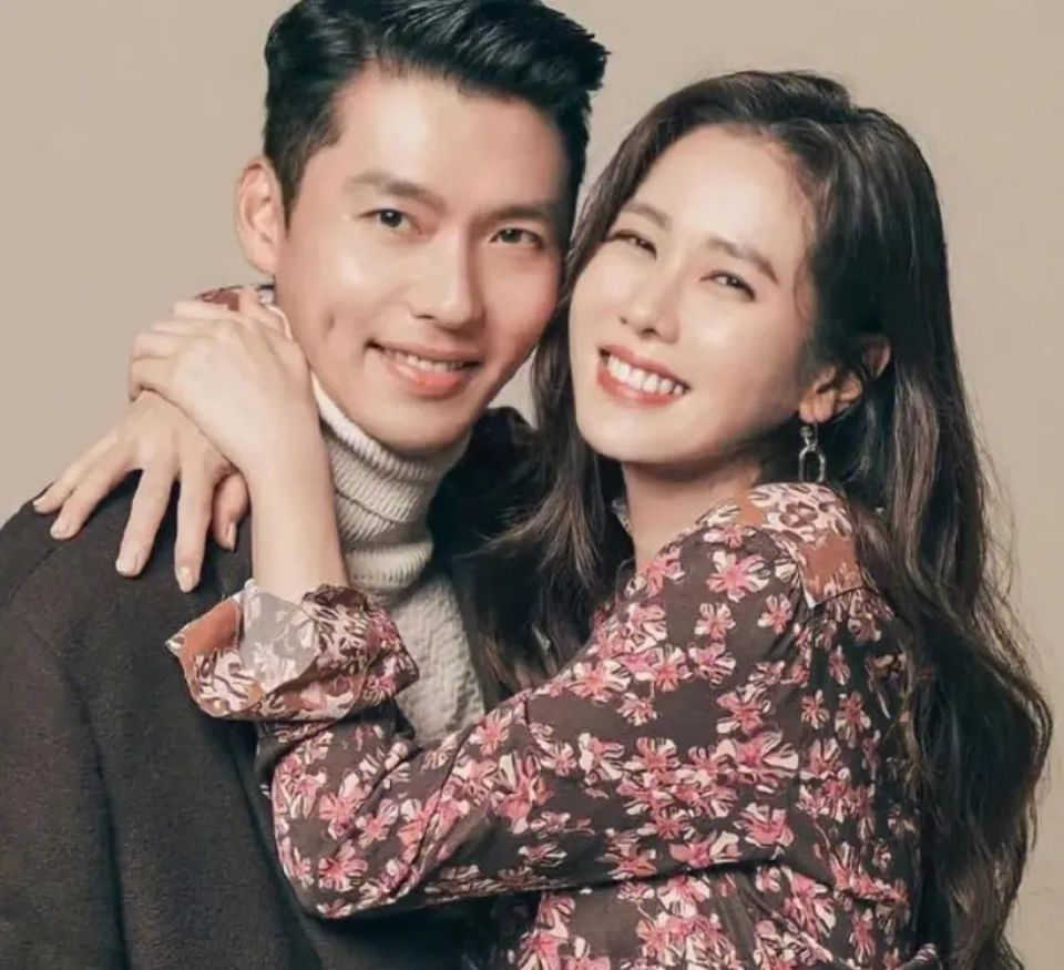 玄彬孙艺珍过节照片曝光,深情对视爱意满满,丢下儿子过二人世界