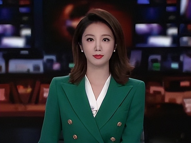 到单位之后也是在八点正式录制之前化妆,随后就开始了《今日环球》的