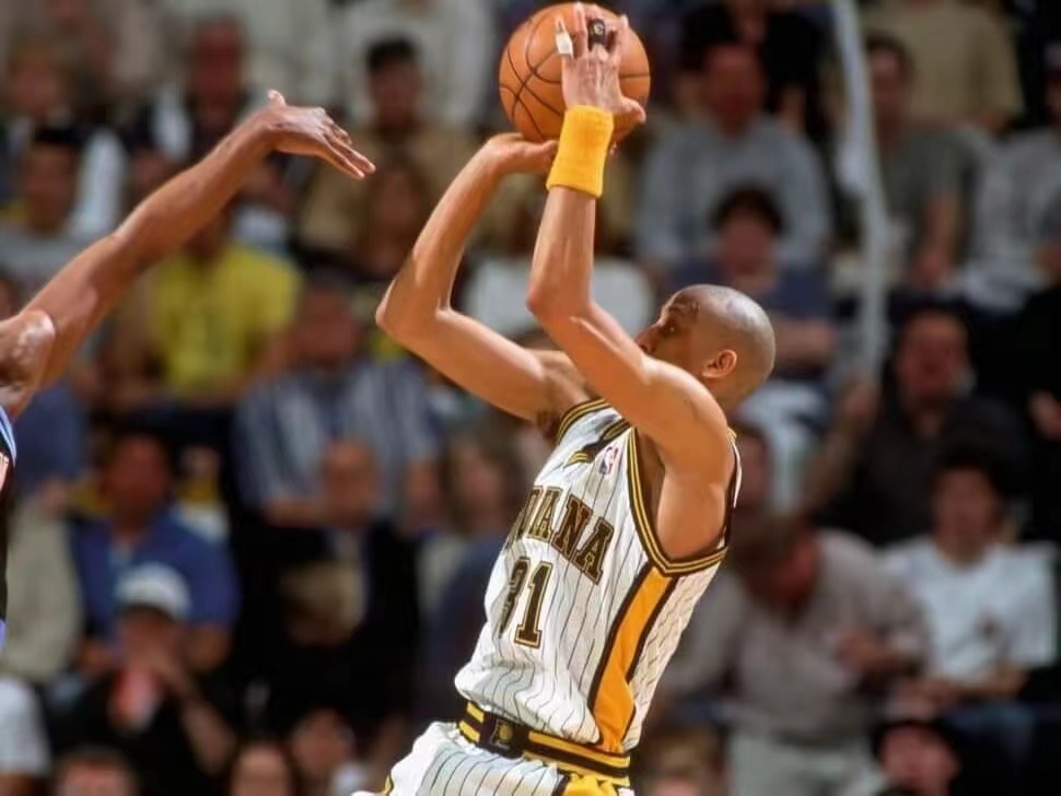 在乔丹时代让他无缘总冠军,但雷吉米勒用自己出色的表现征服了很多人