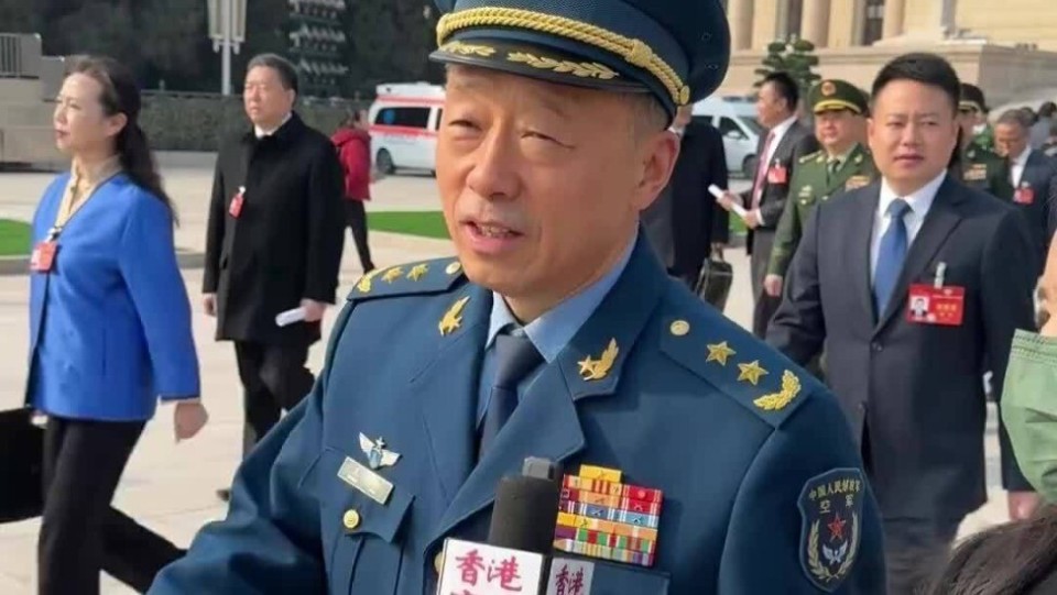 解放军发出打独强音后空军副司令剧透轰20进展并提到美国
