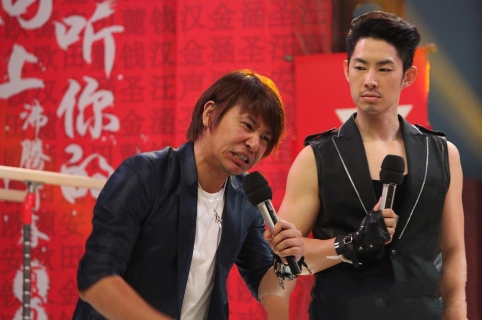 欧弟新恋情曝光,未婚先孕引热议,上个月还在哭穷卖惨