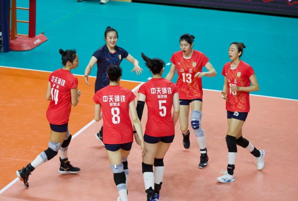 江苏女排剩11人,冠军赛前四目标太谦虚,残阵仍有卫冕实力_腾讯新闻
