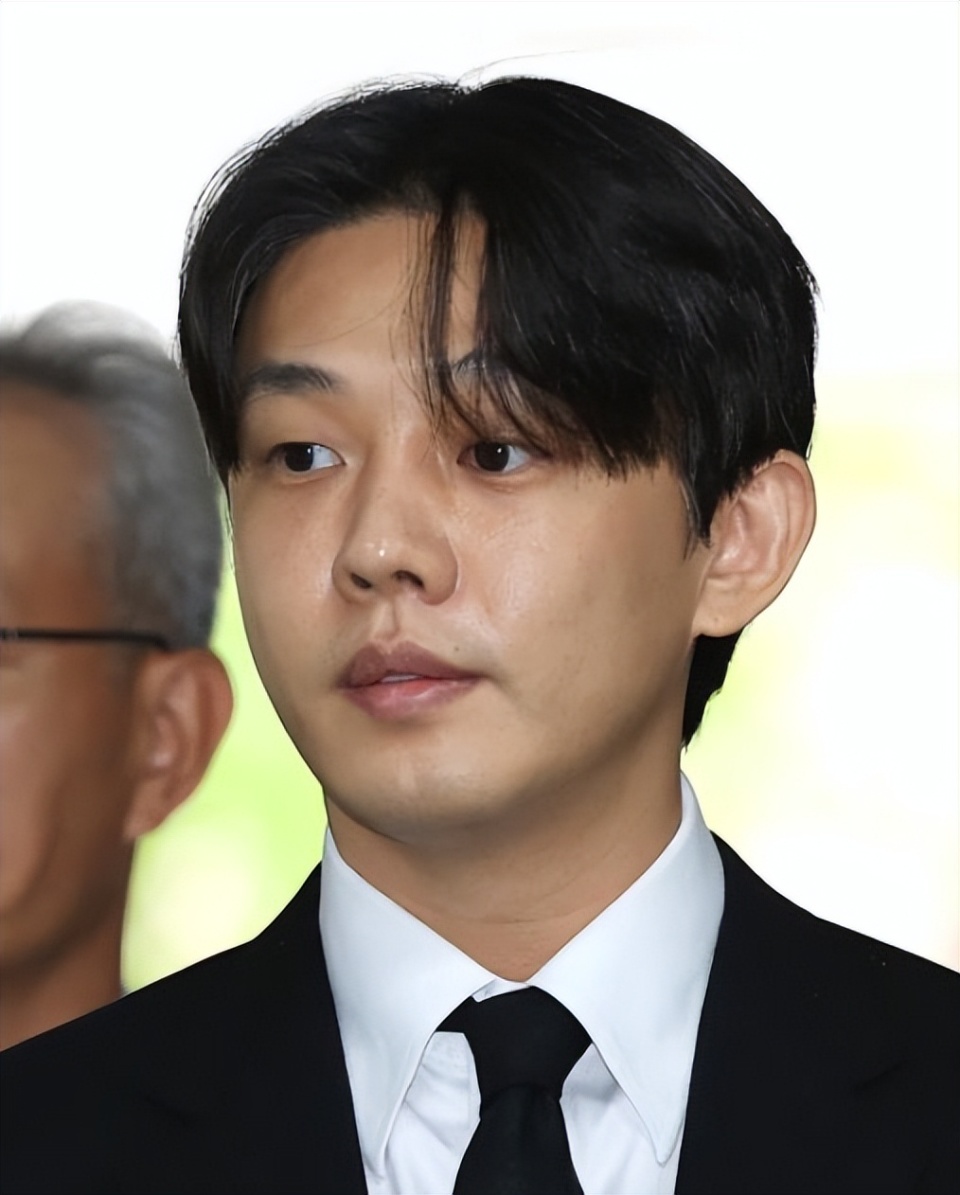 刘亚仁因父亲去世要求减刑,穿囚服露面,否认教唆和删除罪证