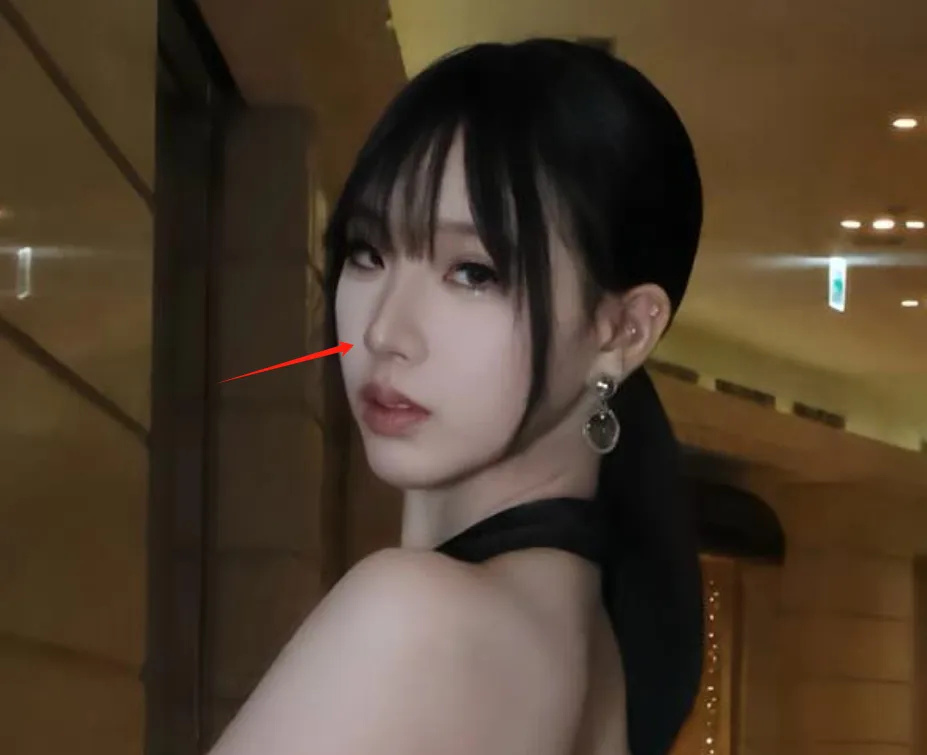 小s女儿近照变脸被质疑整容,鼻子发黑又突兀,身材变化令人忧心