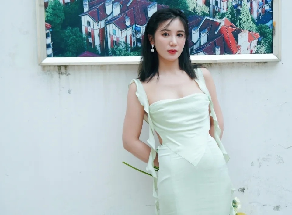 黄景瑜深夜承认离婚，前妻王雨馨：依旧是朋友，更胜似家人_腾讯新闻