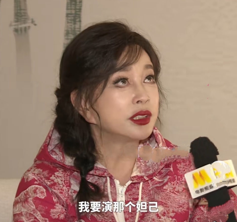 73岁刘晓庆近况曝光,直播带货卖珠宝,皮肤状态看起来像少女