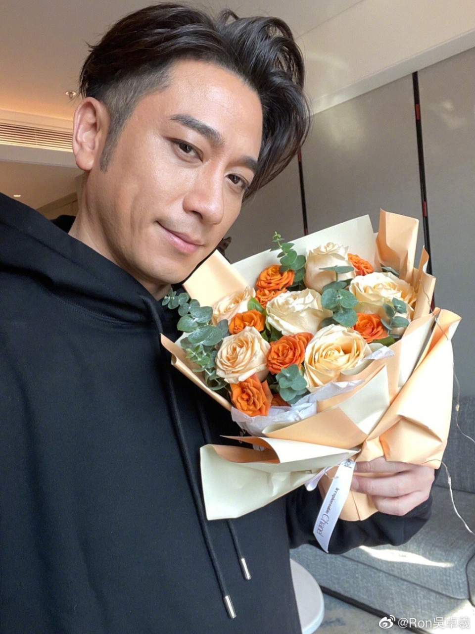 44岁吴卓羲被妈妈催婚罕谈被指向古天乐借钱不还