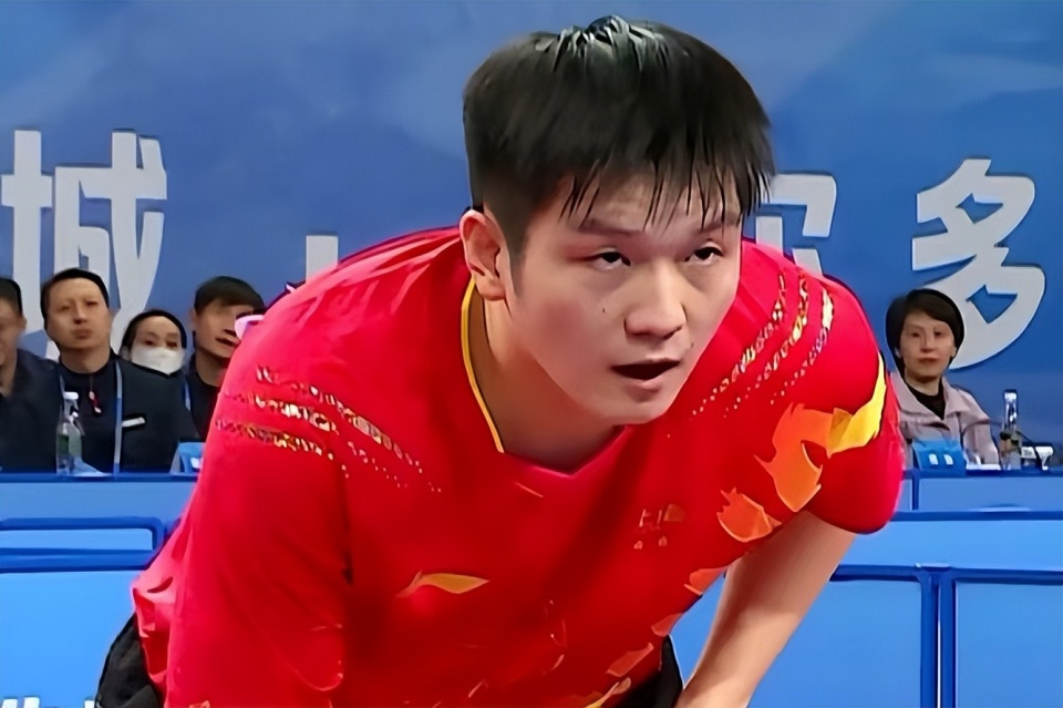 樊振东解锁新身份，任上海文明大使，市民欢呼，见证体坛偶像力量_腾讯新闻