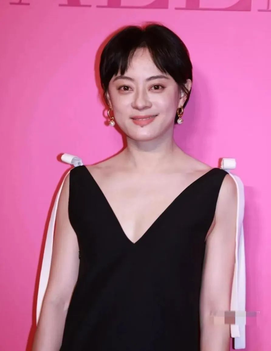 41岁孙俪和44岁胡杏儿同框,皮相美和骨相美的区别就出来了