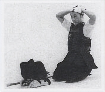 正面和背面照片▲着护具正面和背面照片藄刀术出手前有5种预备姿势