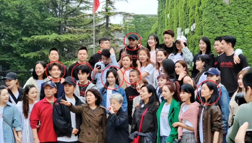 唐嫣中戏同学聚会合影轰动娱乐圈阵容堪比章子怡的中戏96明星班