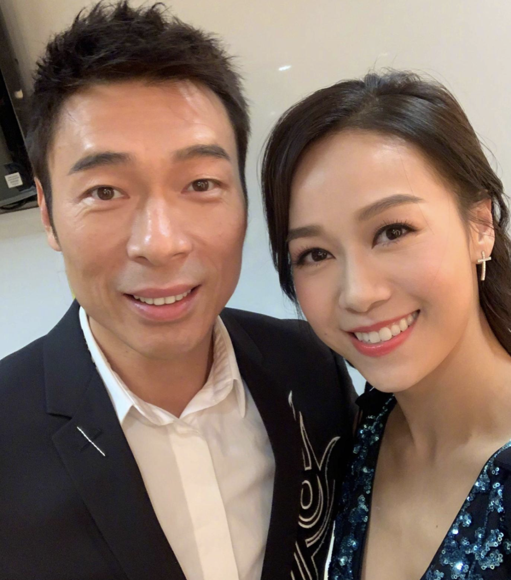 黄心颖嫁大14岁丈夫所穿婚纱引争议网友什么新娘穿这样