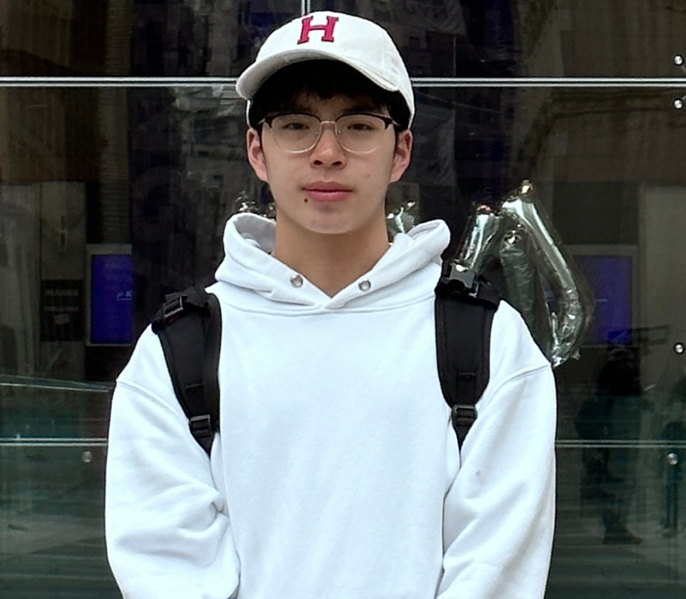 王中磊老婆为儿子庆17岁生日,威廉长成大帅哥,长相气质超像爸爸_腾讯