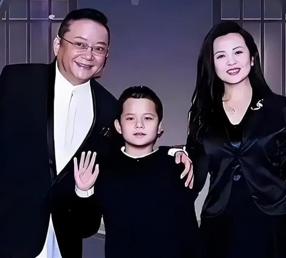 人前光鲜人后心酸，77岁王刚与现任现状曝光，担心的事还是发生_腾讯新闻
