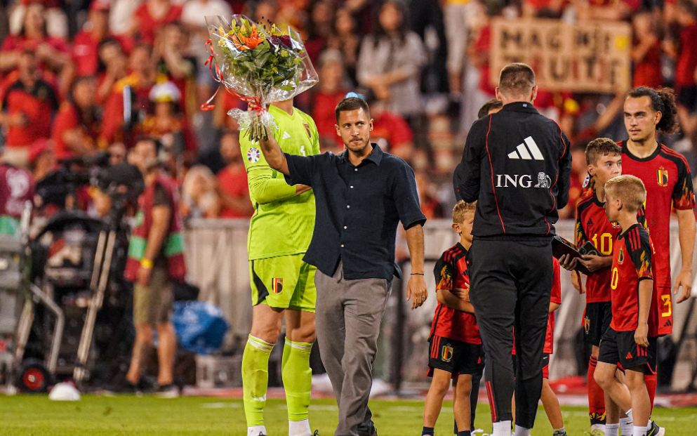 2022年卡塔尔世界杯结束后,阿扎尔宣布退出比利时国家队.