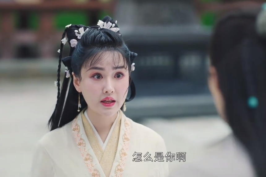 奔着白鹿看《长月烬明》,被"关系户"黄馨瑶吸引,这脸认真的?