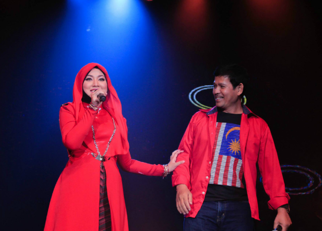 还记得茜拉吗?与丈夫离婚一年后,却因父亲二婚再次陷入漩涡_腾讯新闻