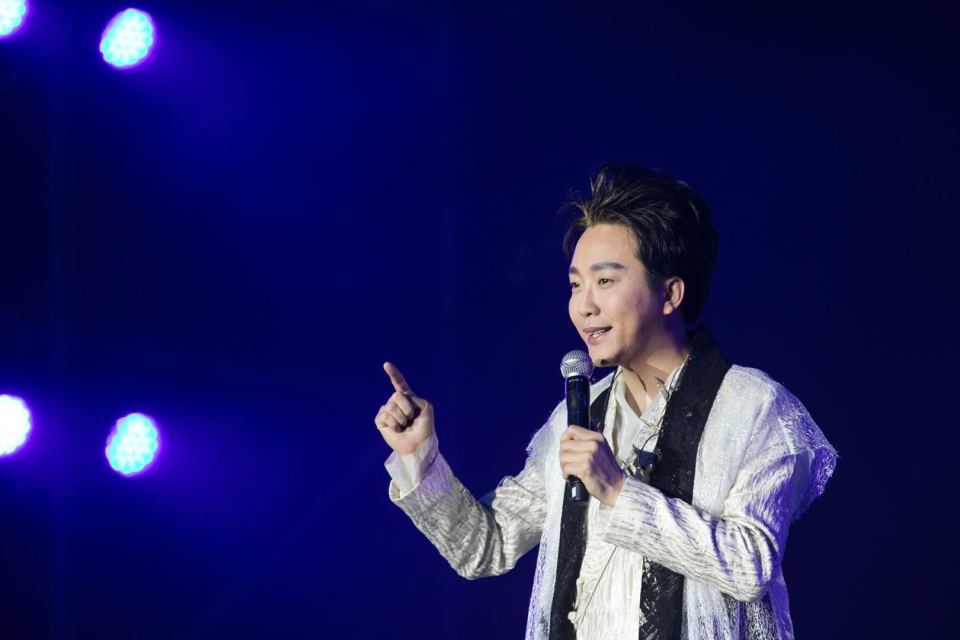 如何评价李玉刚他的表演是雅还是俗前无古人后无来者的李玉刚