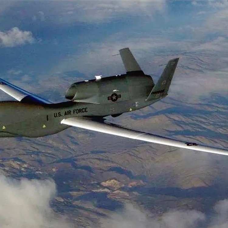 一架美国侦察无人机 rq-4b 全球鹰在俄罗斯索契海岸被发现