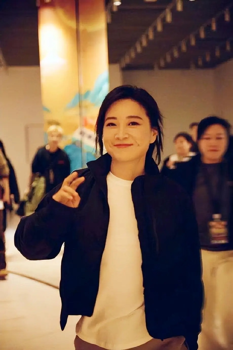 但不管贾玲结没结婚,都祝福她能够幸福,因为她需要一个爱她,给她安全