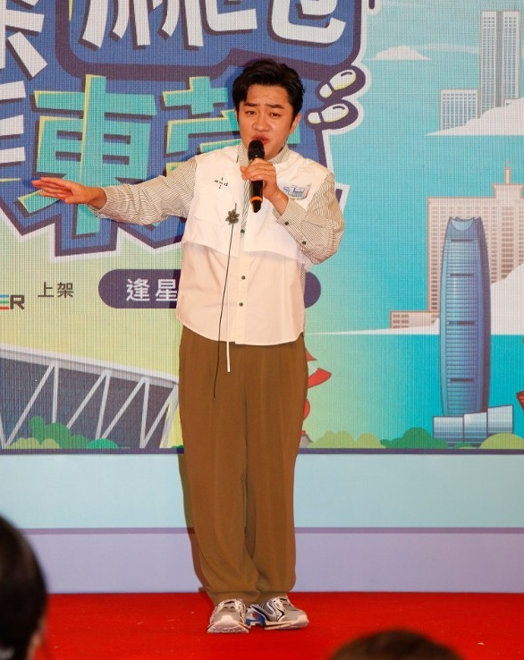 王祖蓝称5岁女儿个头快追上他,自曝有压力要穿增高鞋_腾讯新闻