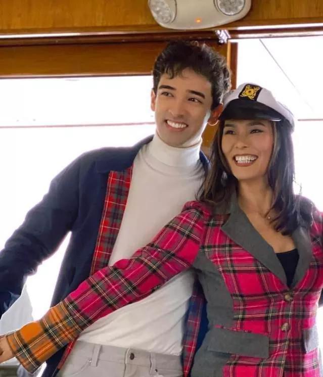 60岁韦唯和儿子移居美国后宣布83岁前夫去世过往恩怨烟消云散