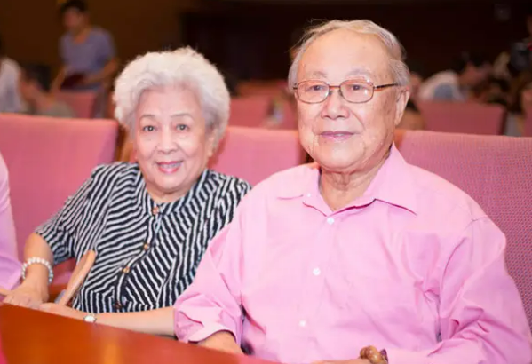 国家一级演员张目去世，一周前还与妻子谢芳露面演唱，好友透露去世细节_腾讯新闻