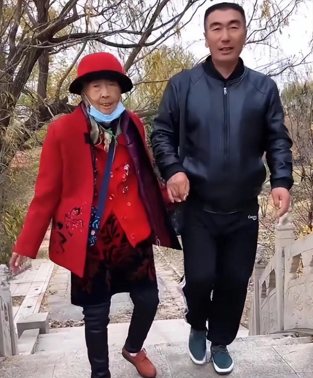 86岁马玉琴去世?小32岁丈夫李玉成辟谣,27年陪伴真爱几许_腾讯新闻