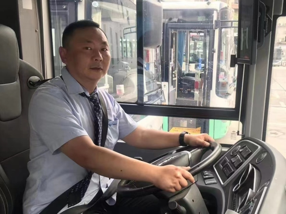 3名武汉公交司机遇货车起火接力救援举手之劳当时想不了太多