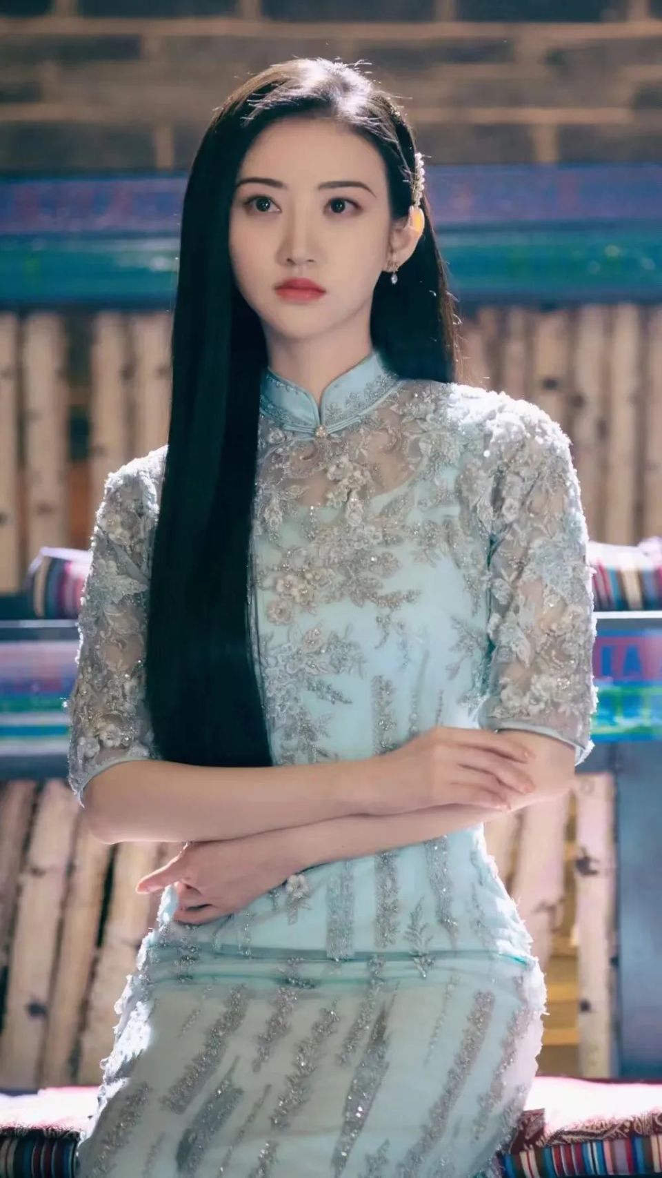 看了35岁景甜和36岁刘亦菲近照,才明白皮相美和骨相美的区别