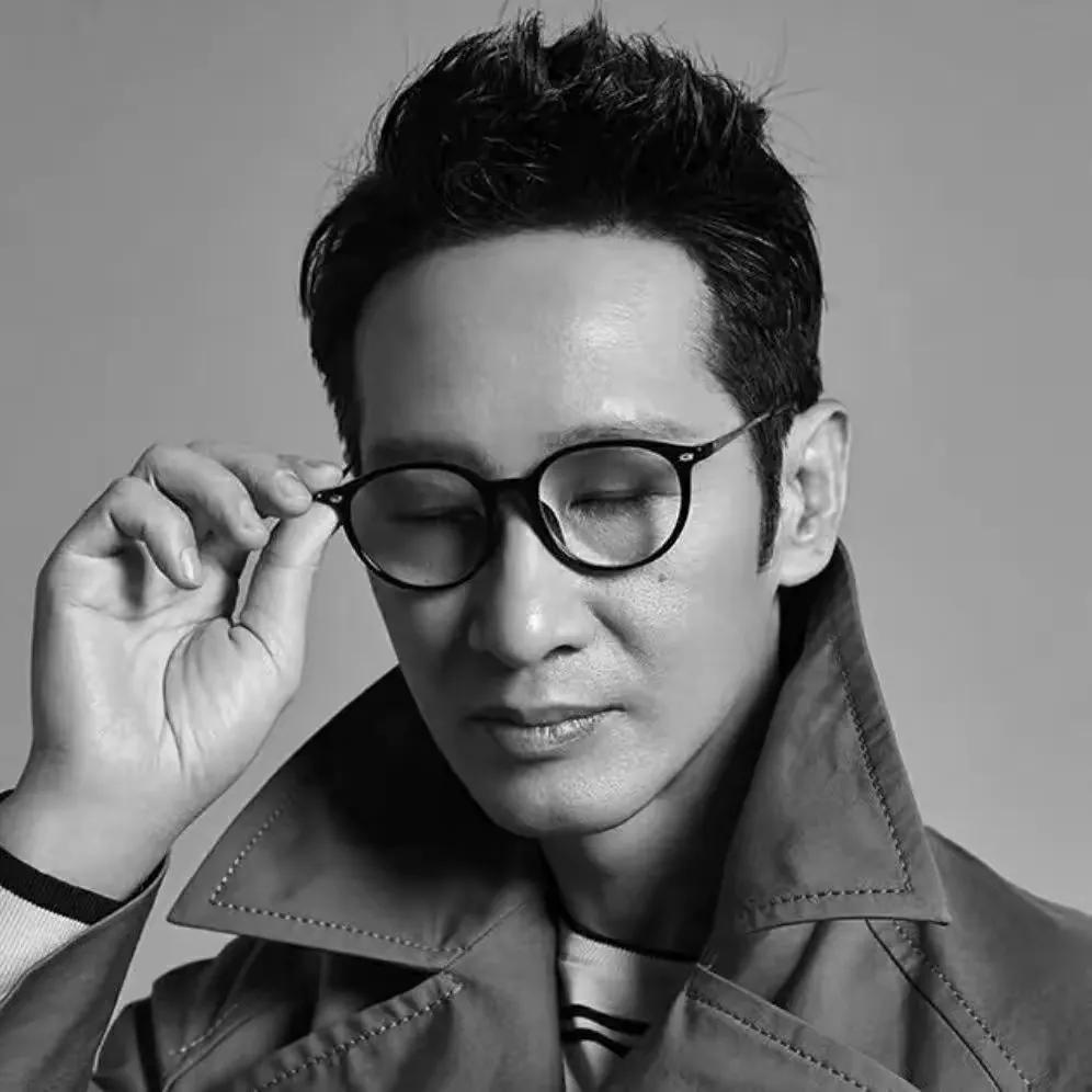 让很多人大跌眼镜的是,很多年后,老师告诉王劲松,之所以录取他,是老师