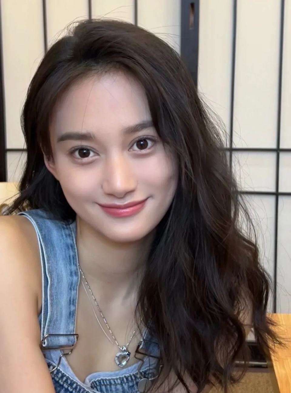 "夏梦北电中戏上戏第一名"词条霸占热搜,夏梦未出道就大火,可谓是当