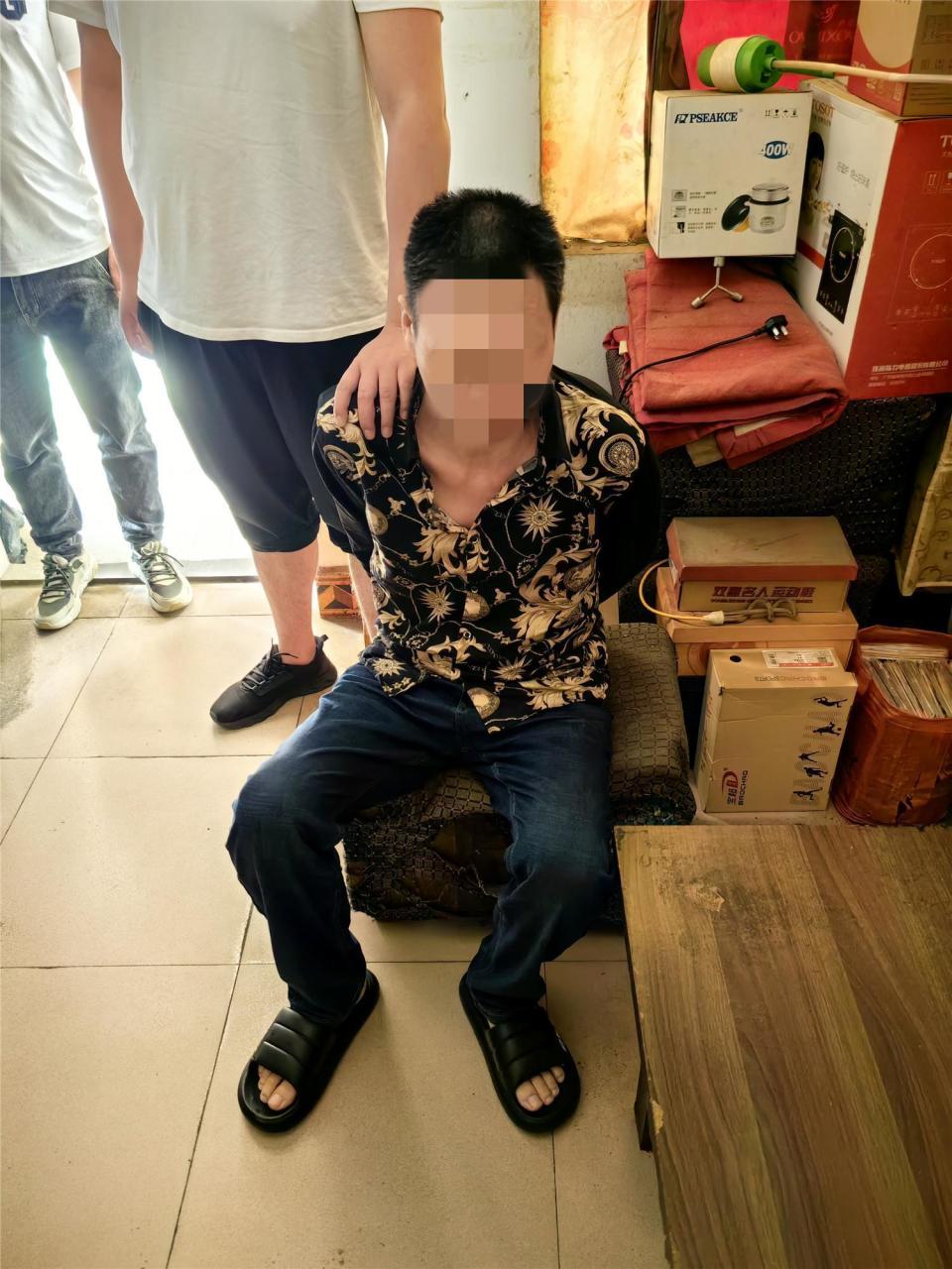 一男子入室盗窃被抓获