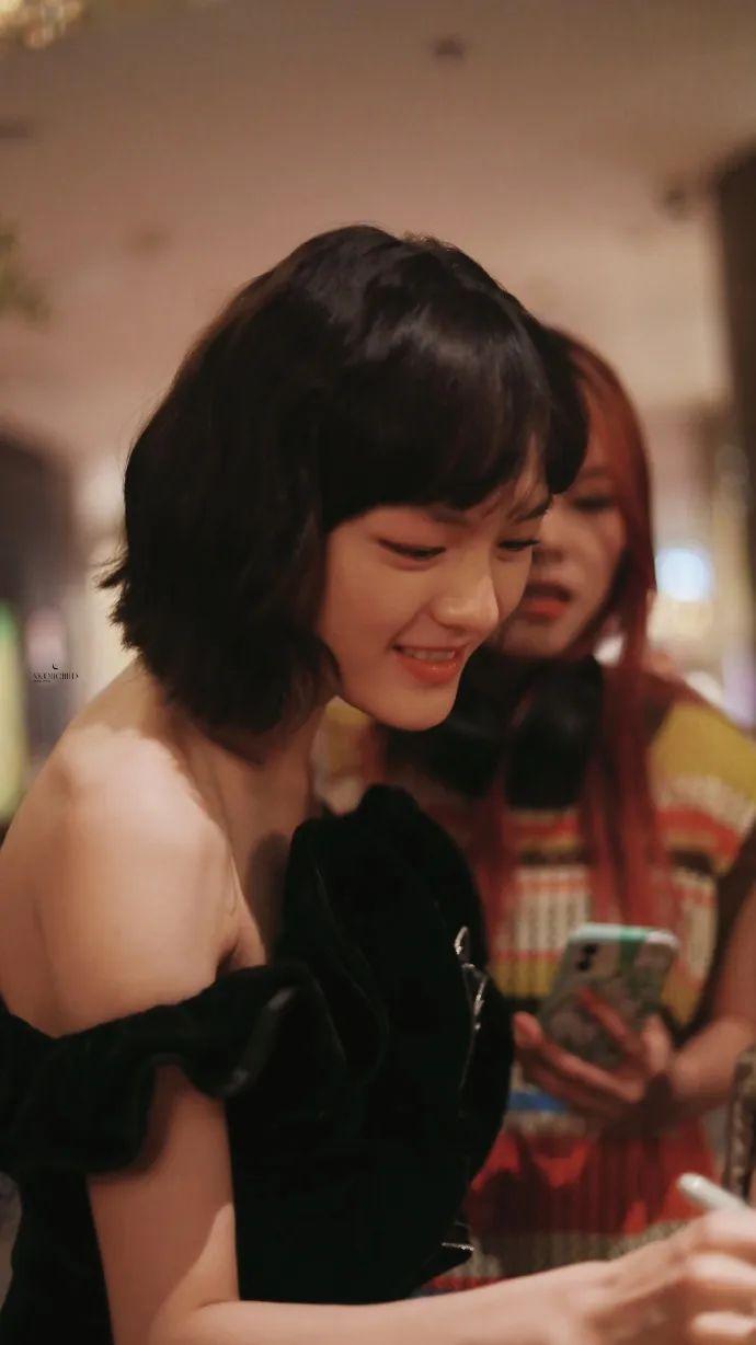 上海这夜,女星千娇百媚,宋佳性感,梅婷成熟,却被黄渤抢了风头插图40