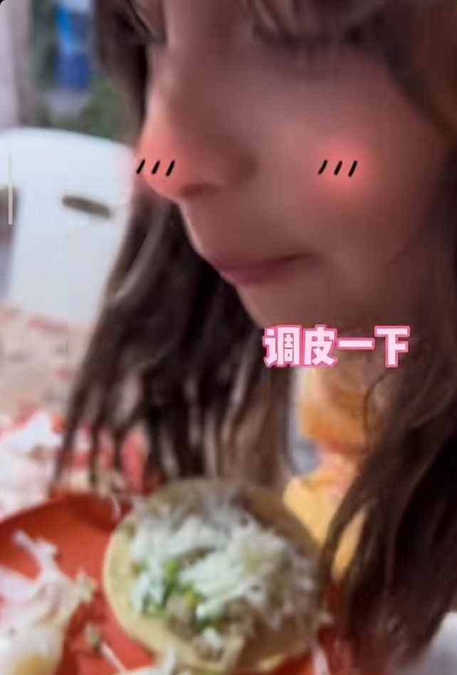 吴彦祖带妻女吃路边摊,11岁吴斐然吐舌卖萌颜值高,lisa素颜好美