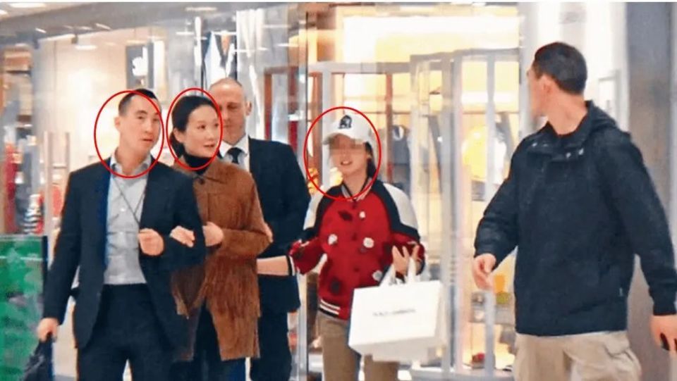 18岁何开梓:亲姑妈是何超琼,赌王家未来接班人,出门保镖随身_腾讯新闻