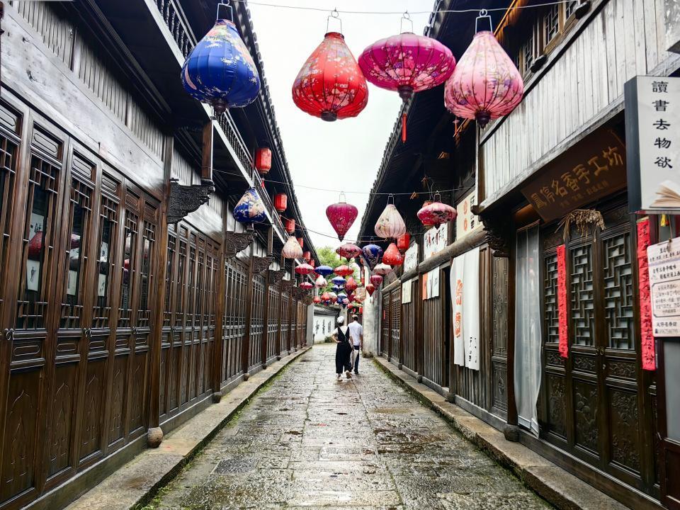 从唐朝始至1954年,在长达千年的历史长河中,丰惠一直是上虞的县城,有"