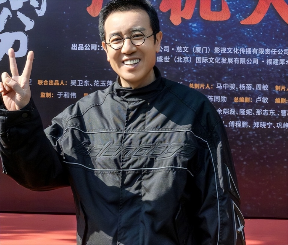 这部谍战剧由真实历史事件改编,而且男女主没有情感纠葛,完全将革命