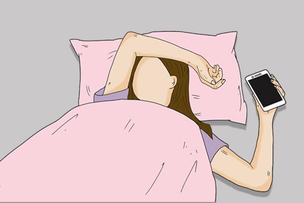 睡前玩手机与不玩手机就睡觉，有啥区别？哪种会更加健康？