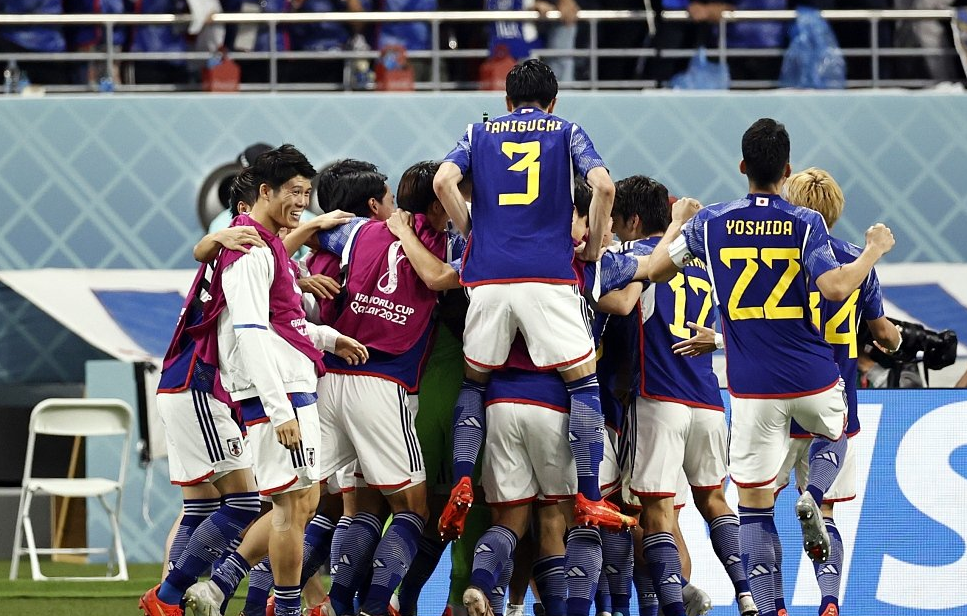 争议？主裁疑漏判乌拉圭2点球！赛后被愤怒围堵，名记：韩国要感谢他网红带货1000万提成多少