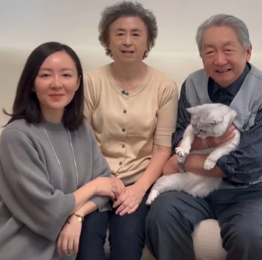 要照顾双亲年纪老迈,孩子又未成年,生活中许榕真承受了很大的压力.