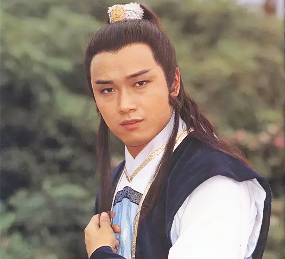 苗侨伟离开加拿大回国,返tvb宣告正式复工,子女继续留