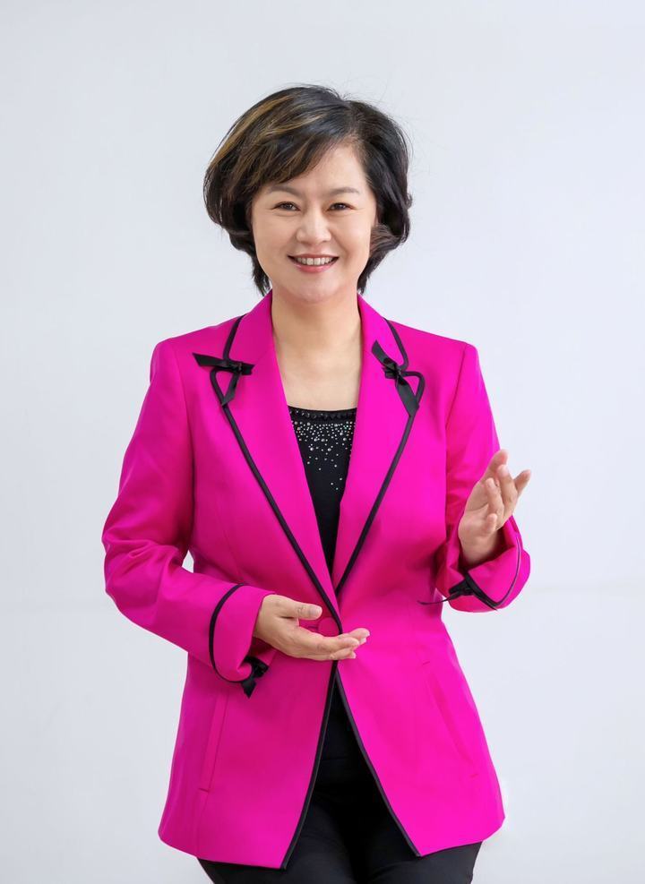 上影节|专访鞠萍:为"围裙妈妈"配音八百多遍,她更像生活中的我