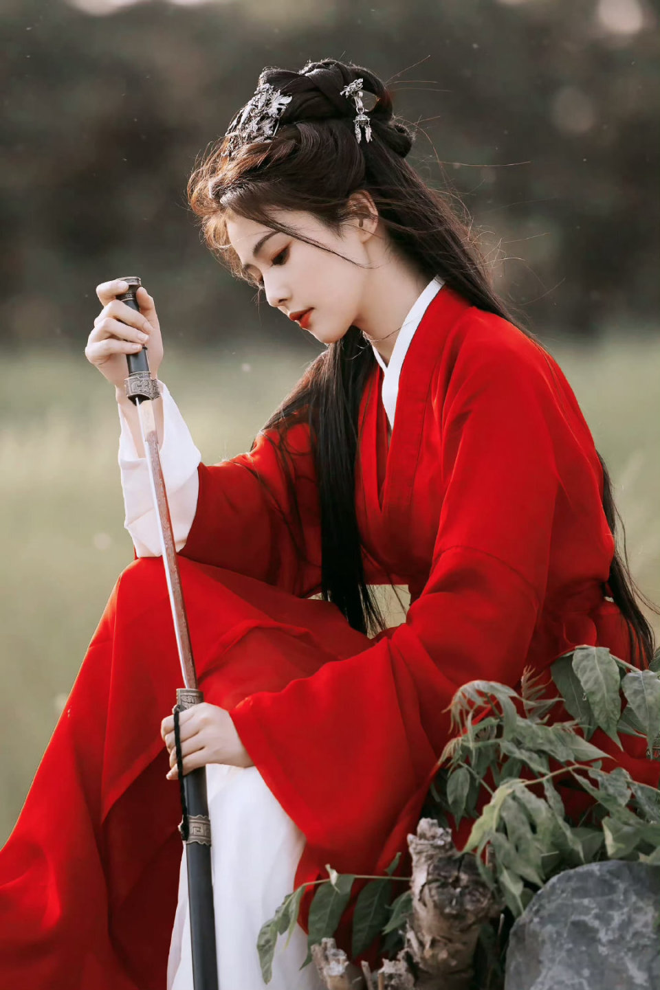 白鹿《白月梵星》已有16套造型,红衣绝美梦回《周生如故》漼时宜