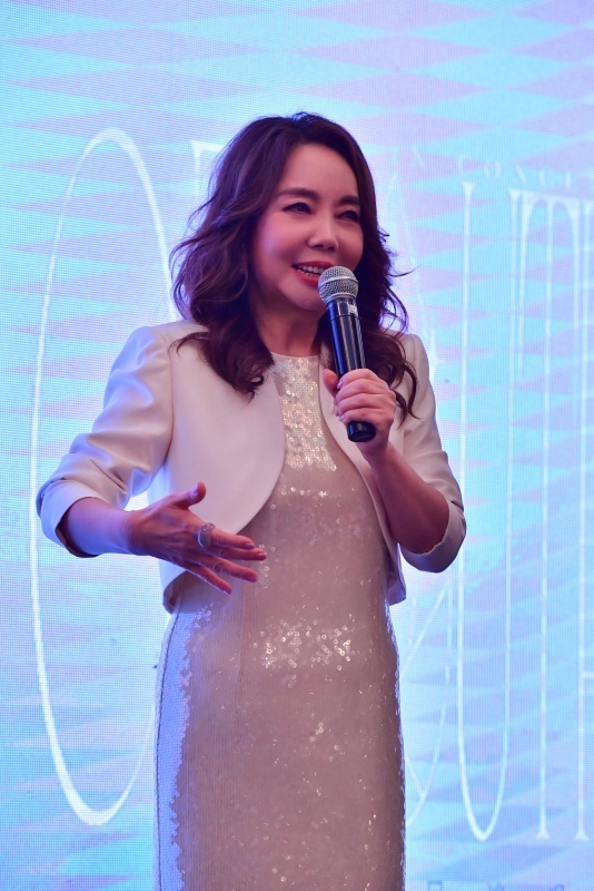 辛晓琪巡演启幕 "歌在,青春在"