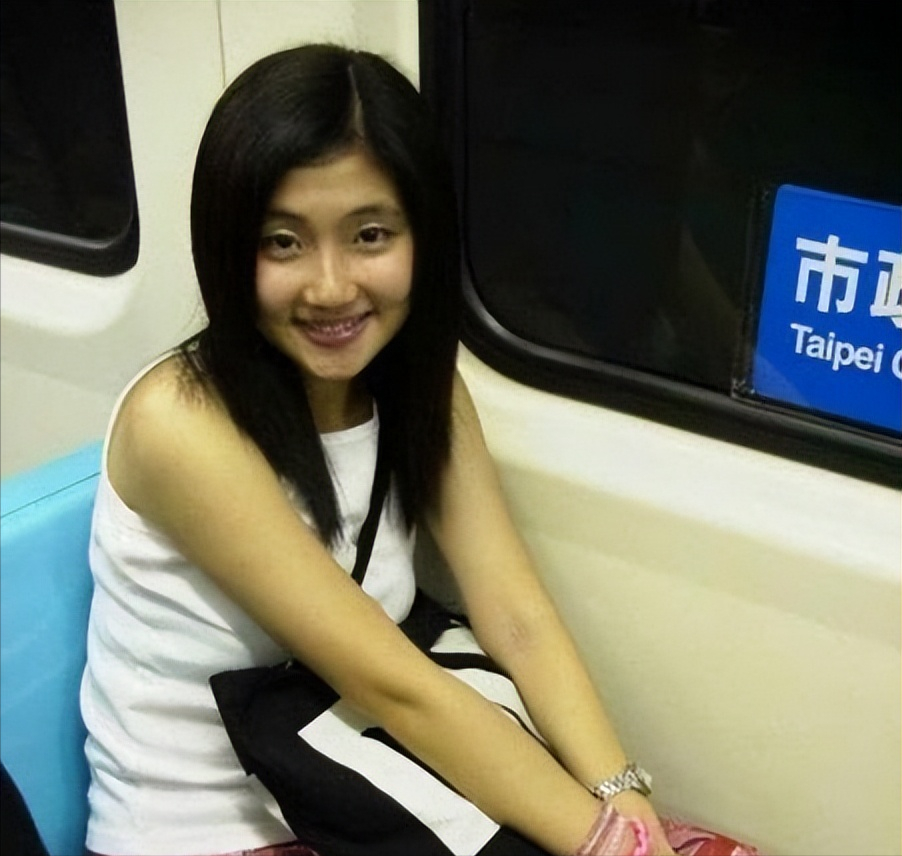 selina将成幸福妈妈小公主经历一圈磨难终回到原本的童话生活